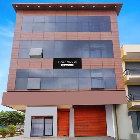 Townhouse Bidadi Formerly Royal Garuda Εξωτερικό φωτογραφία